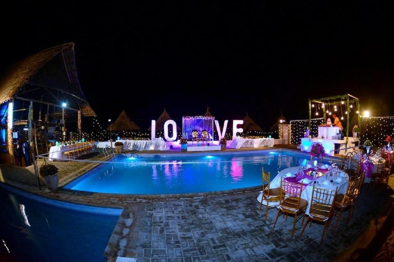 Serene Beach Resort Daressalam Exterior foto