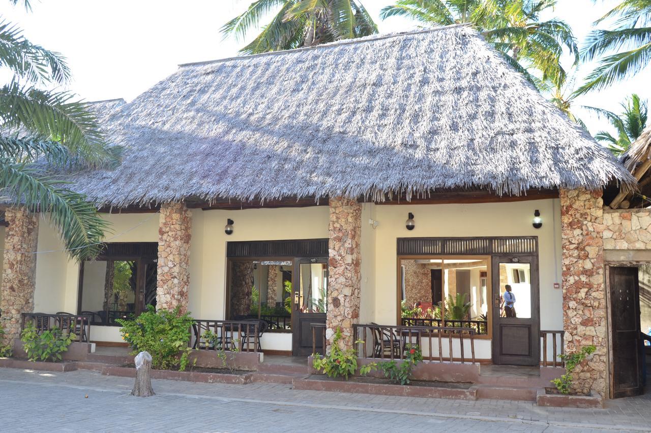 Serene Beach Resort Daressalam Exterior foto