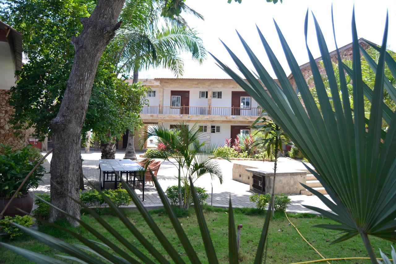 Serene Beach Resort Daressalam Exterior foto