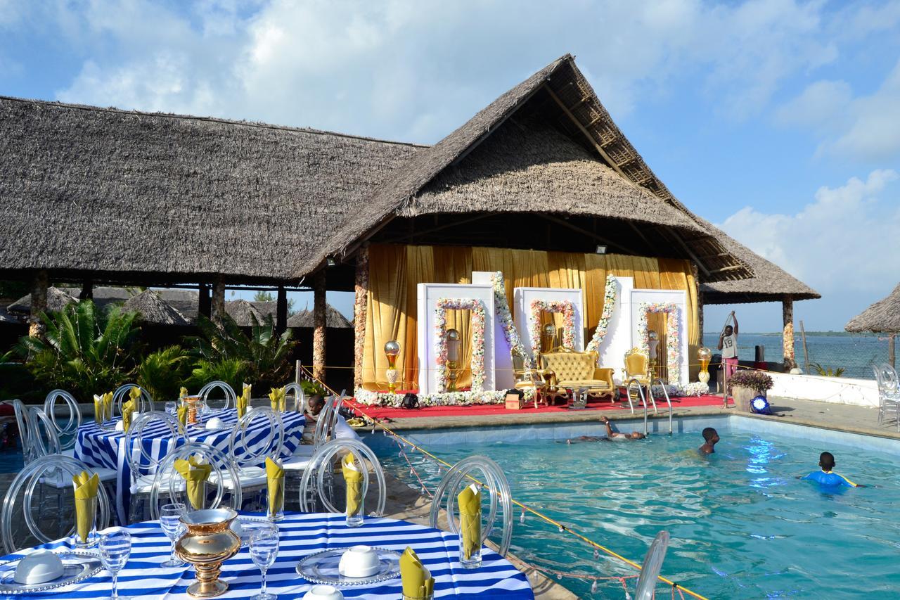 Serene Beach Resort Daressalam Exterior foto