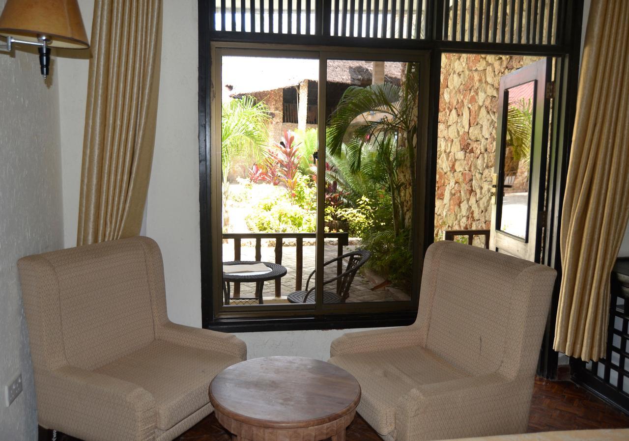 Serene Beach Resort Daressalam Exterior foto